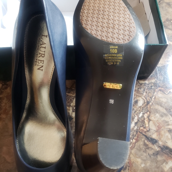 Shoes - Picture 4 of 6